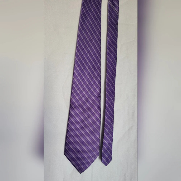 Stafford Vintage Preppy Purple Gray‎ Diagonal Striped 100% Silk Career Tie - Picture 2 of 4